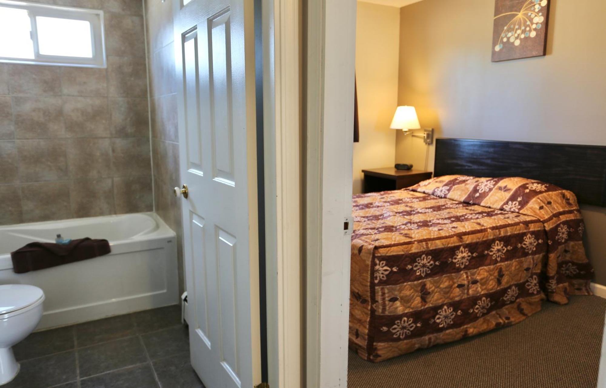 Blue Bell Inn Fort Nelson Bagian luar foto